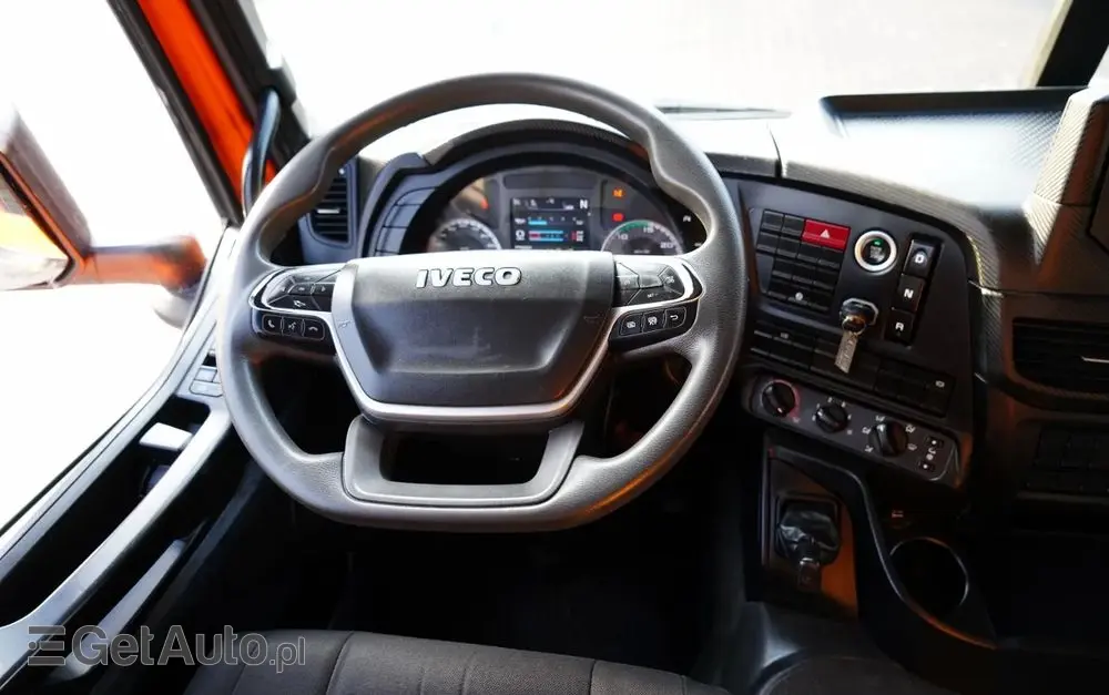 IVECO X-WAY 420 / 8X4 / BETONOMIESZARKA 9 M3 / SCHWING STETTER / AUTOMAT / EURO 6 