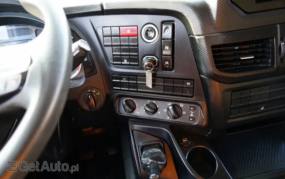 IVECO X-WAY 420 / 8X4 / BETONOMIESZARKA 9 M3 / SCHWING STETTER / AUTOMAT / EURO 6 