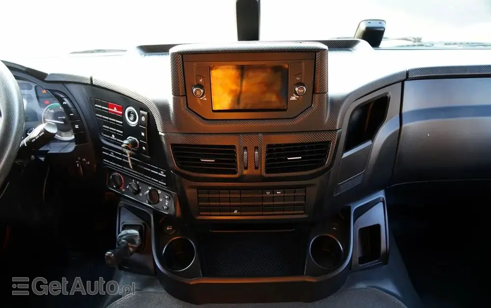 IVECO X-WAY 420 / 8X4 / BETONOMIESZARKA 9 M3 / SCHWING STETTER / AUTOMAT / EURO 6 