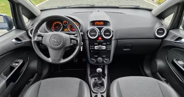 OPEL Corsa 1.4 16V Cosmo