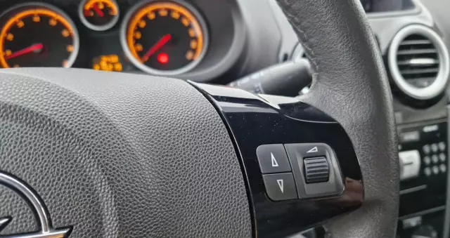 OPEL Corsa 1.4 16V Cosmo