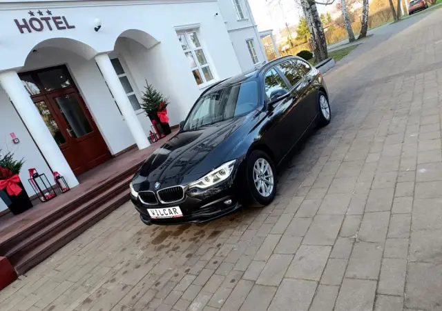 BMW Seria 3 318d DPF Edition Lifestyle