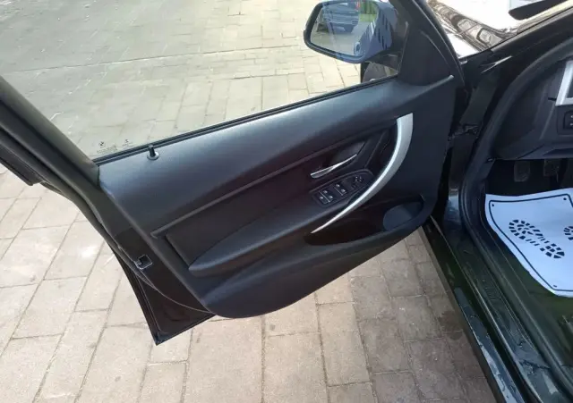 BMW Seria 3 318d DPF Edition Lifestyle