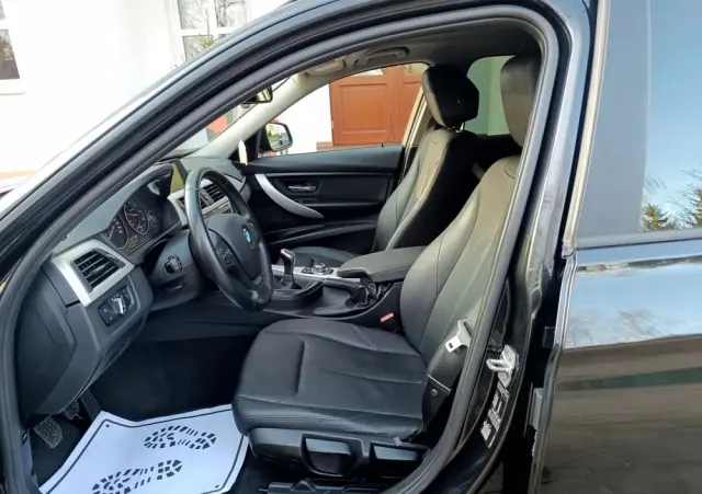 BMW Seria 3 318d DPF Edition Lifestyle