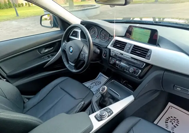 BMW Seria 3 318d DPF Edition Lifestyle