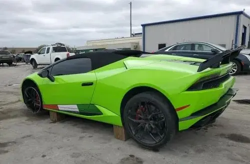 LAMBORGHINI Huracan 