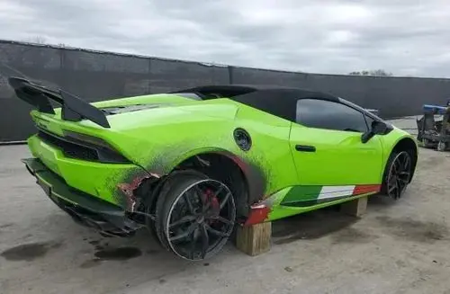 LAMBORGHINI Huracan 