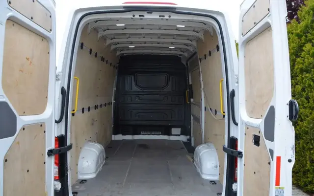 VOLKSWAGEN Crafter 