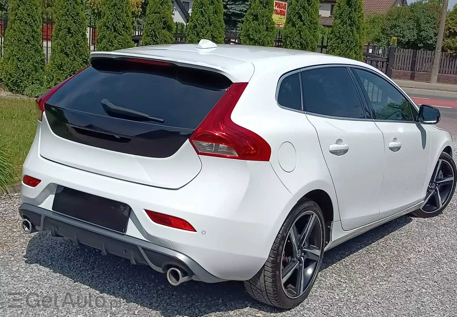 VOLVO V40 