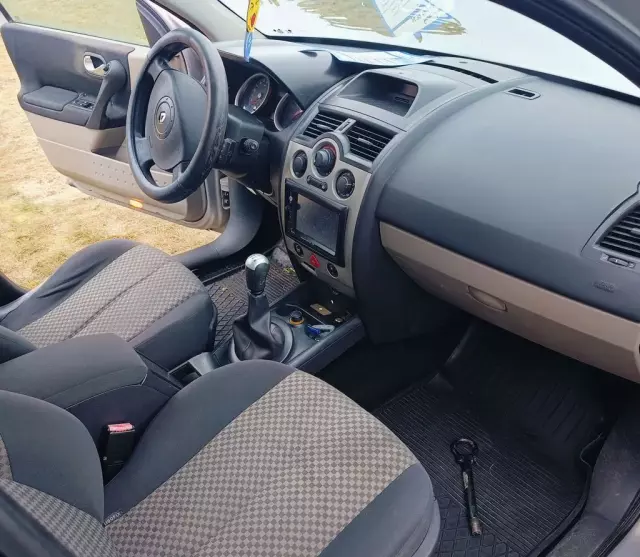 RENAULT Megane 1.6 16V (112 KM)