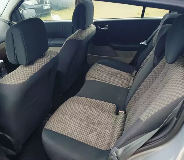 RENAULT Megane 1.6 16V (112 KM)