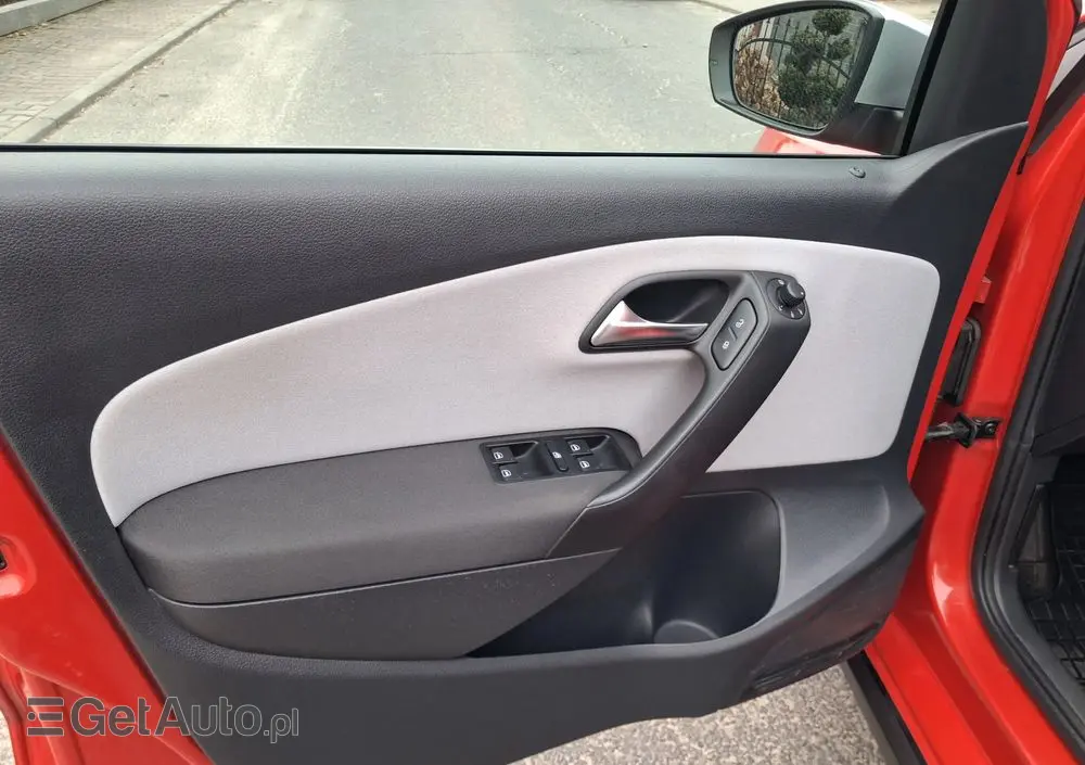 VOLKSWAGEN Polo Cross 