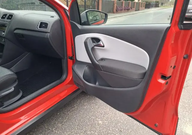 VOLKSWAGEN Polo Cross 