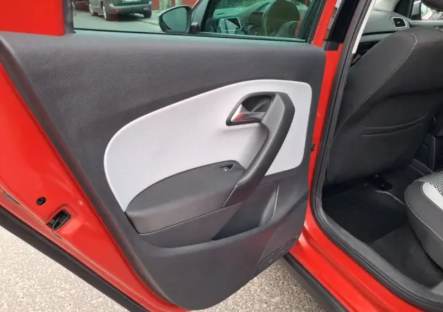 VOLKSWAGEN Polo Cross 