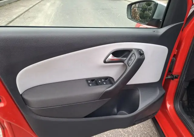 VOLKSWAGEN Polo Cross 