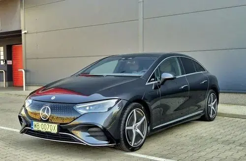 MERCEDES-BENZ EQE 