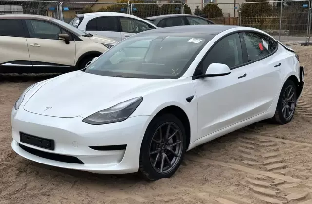 TESLA Model 3 