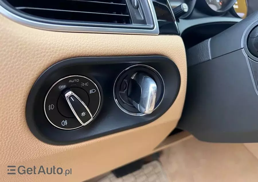 PORSCHE Macan PDK