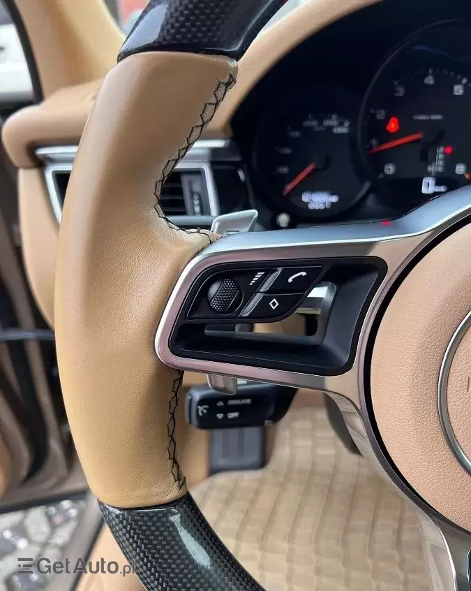PORSCHE Macan PDK
