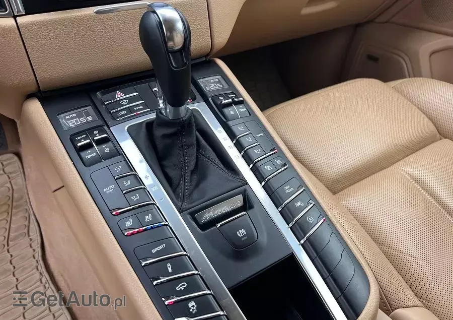 PORSCHE Macan PDK