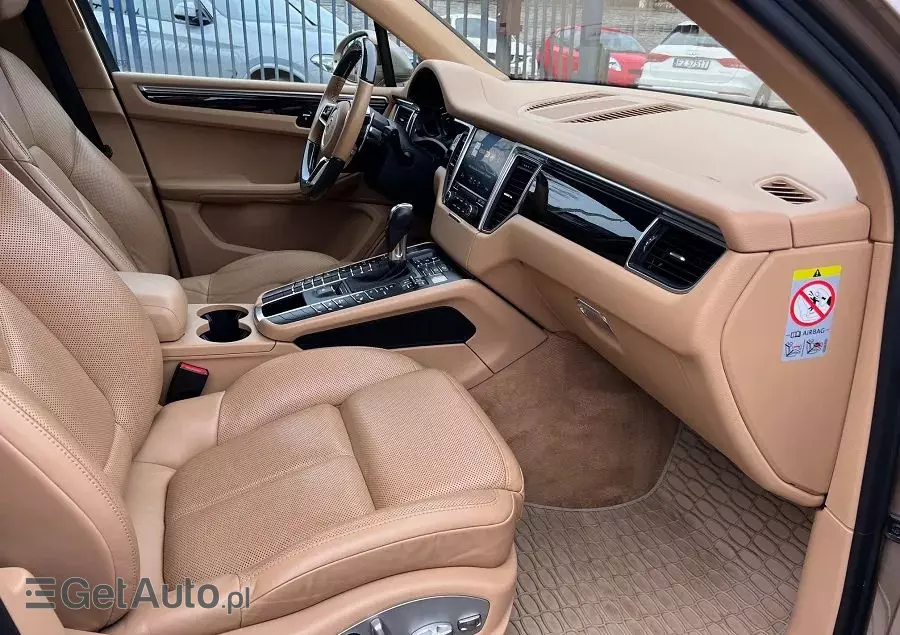 PORSCHE Macan PDK