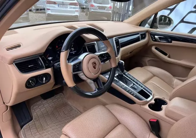 PORSCHE Macan PDK