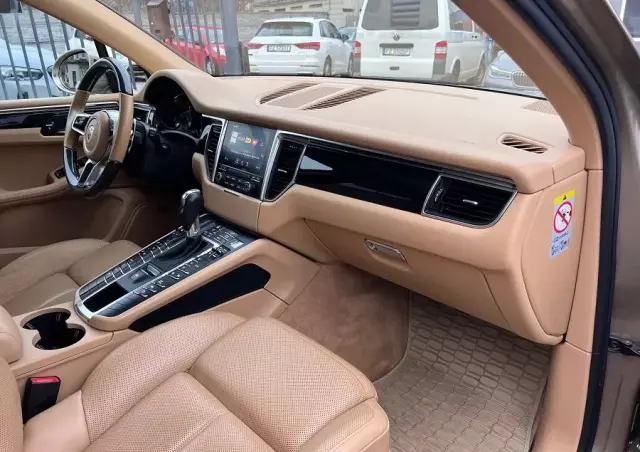 PORSCHE Macan PDK