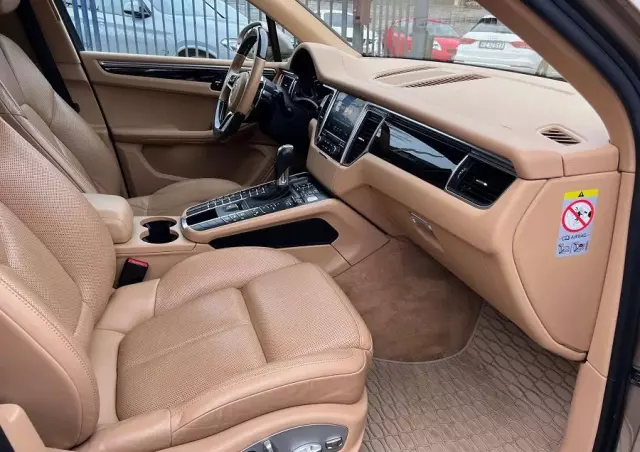 PORSCHE Macan PDK