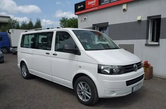 VOLKSWAGEN Caravelle 