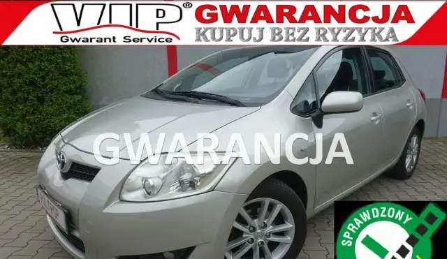 TOYOTA Auris 