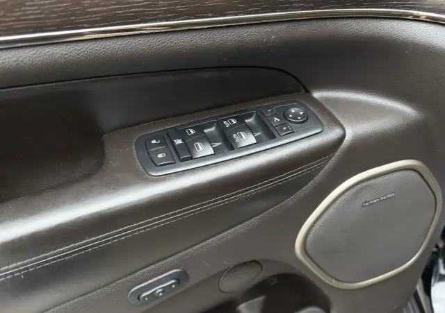 JEEP Grand Cherokee 5.7 V8 HEMI Overland Summit