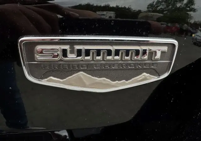 JEEP Grand Cherokee 5.7 V8 HEMI Overland Summit