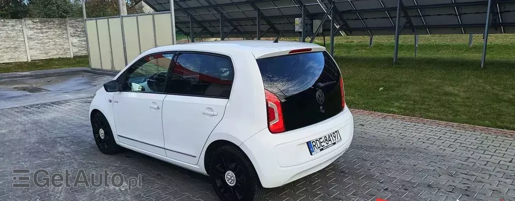 VOLKSWAGEN Up! 