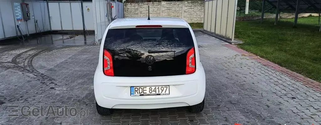 VOLKSWAGEN Up! 