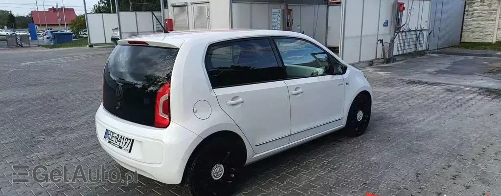 VOLKSWAGEN Up! 