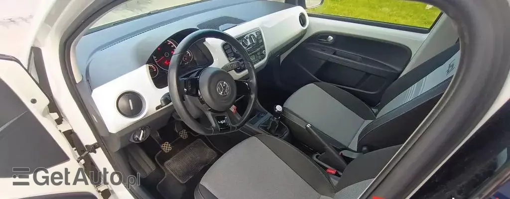 VOLKSWAGEN Up! 