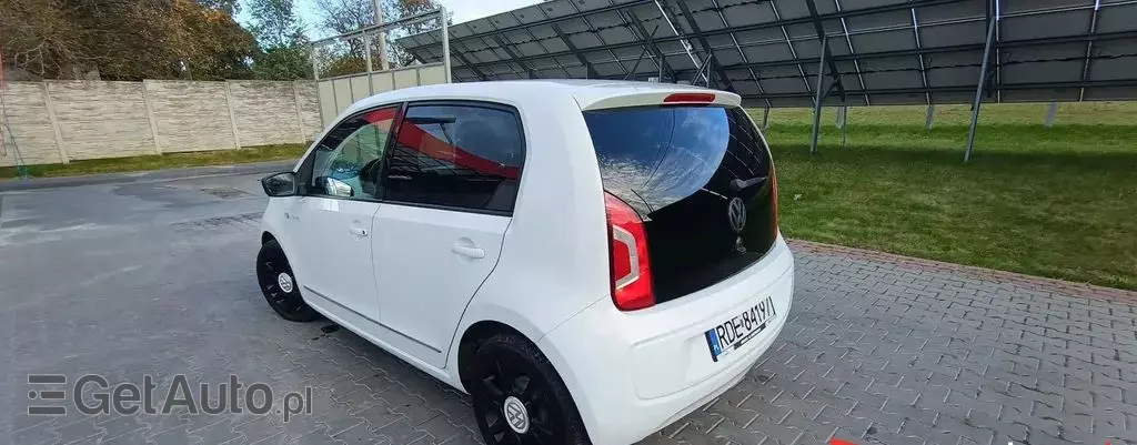 VOLKSWAGEN Up! 