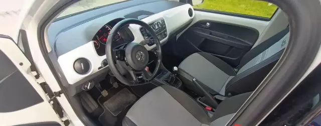 VOLKSWAGEN Up! 