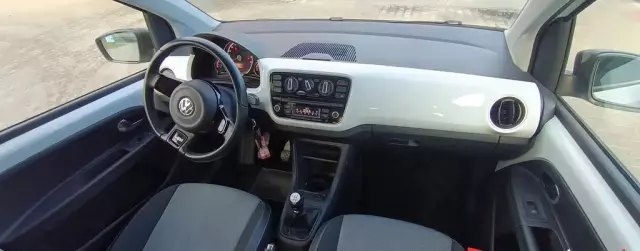 VOLKSWAGEN Up! 
