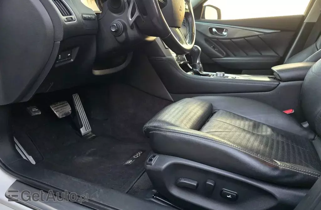 INFINITI Q50 