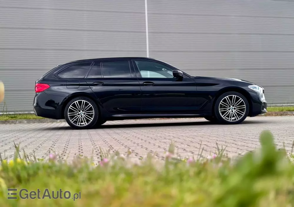 BMW Seria 5 520d xDrive Touring M Sport Edition