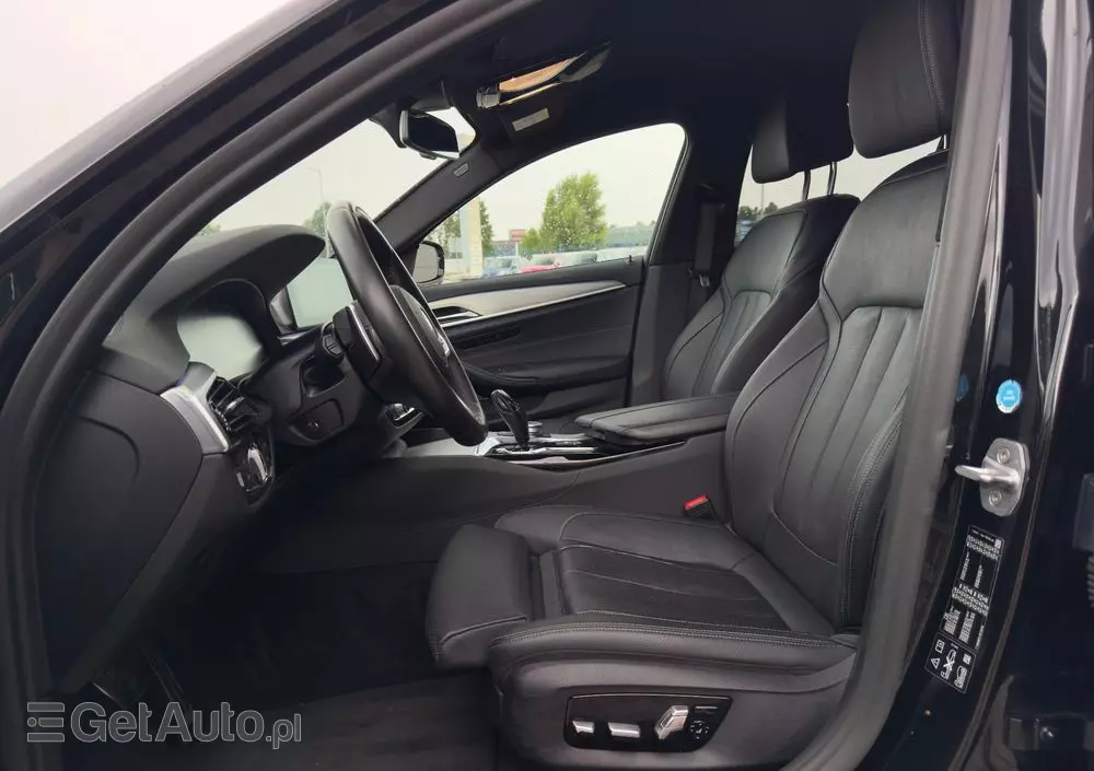 BMW Seria 5 520d xDrive Touring M Sport Edition