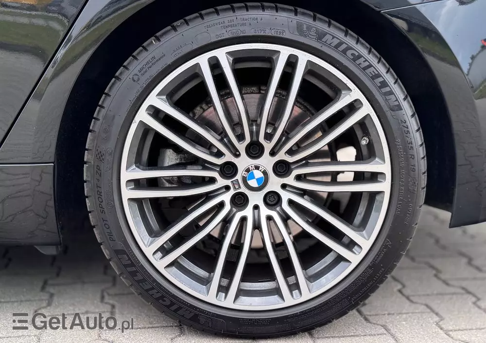 BMW Seria 5 520d xDrive Touring M Sport Edition