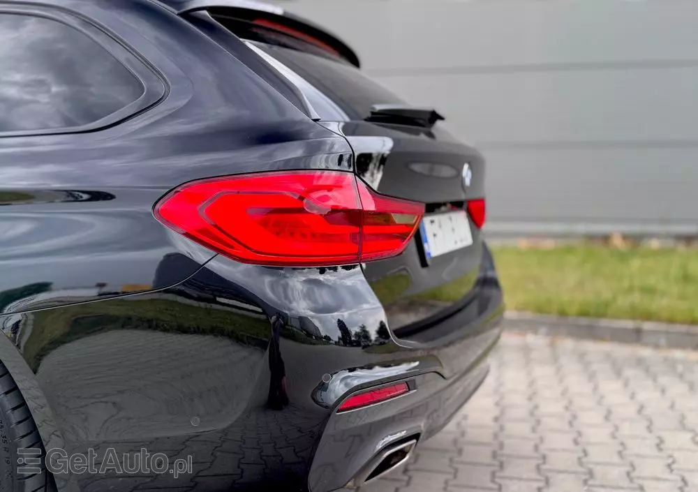 BMW Seria 5 520d xDrive Touring M Sport Edition