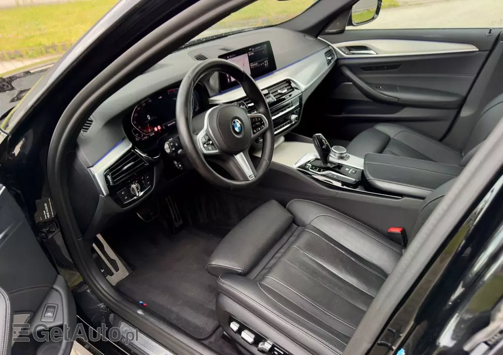 BMW Seria 5 520d xDrive Touring M Sport Edition