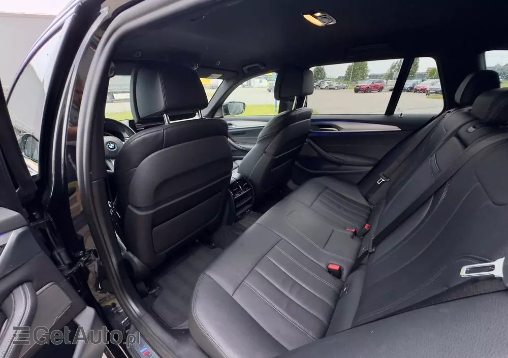 BMW Seria 5 520d xDrive Touring M Sport Edition