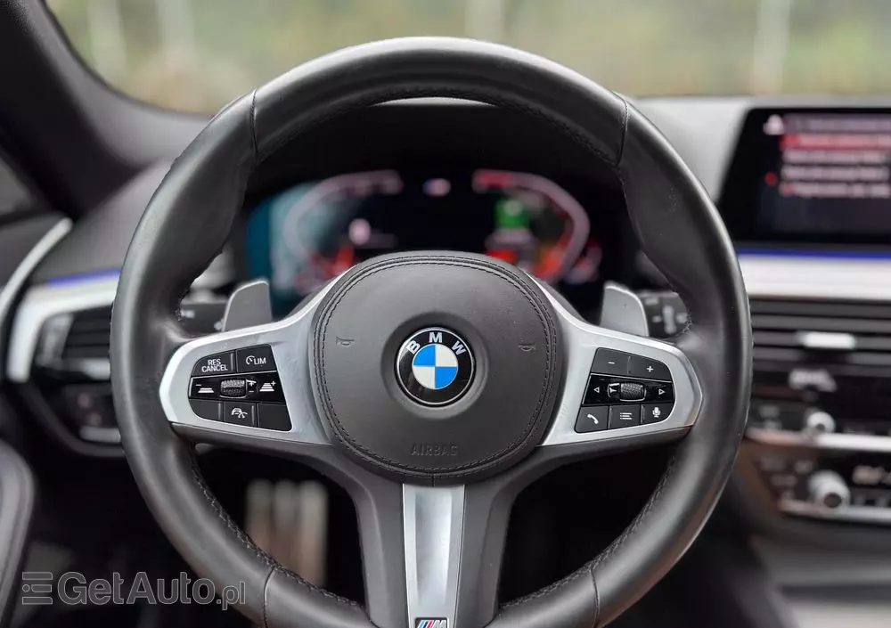 BMW Seria 5 520d xDrive Touring M Sport Edition