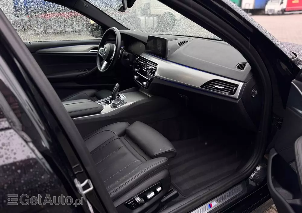 BMW Seria 5 520d xDrive Touring M Sport Edition