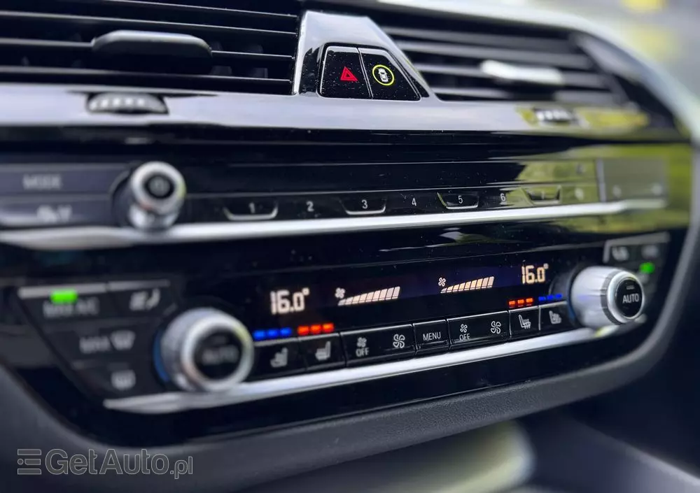 BMW Seria 5 520d xDrive Touring M Sport Edition