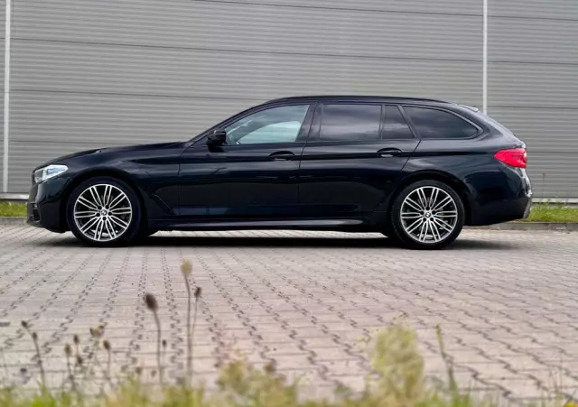 BMW Seria 5 520d xDrive Touring M Sport Edition